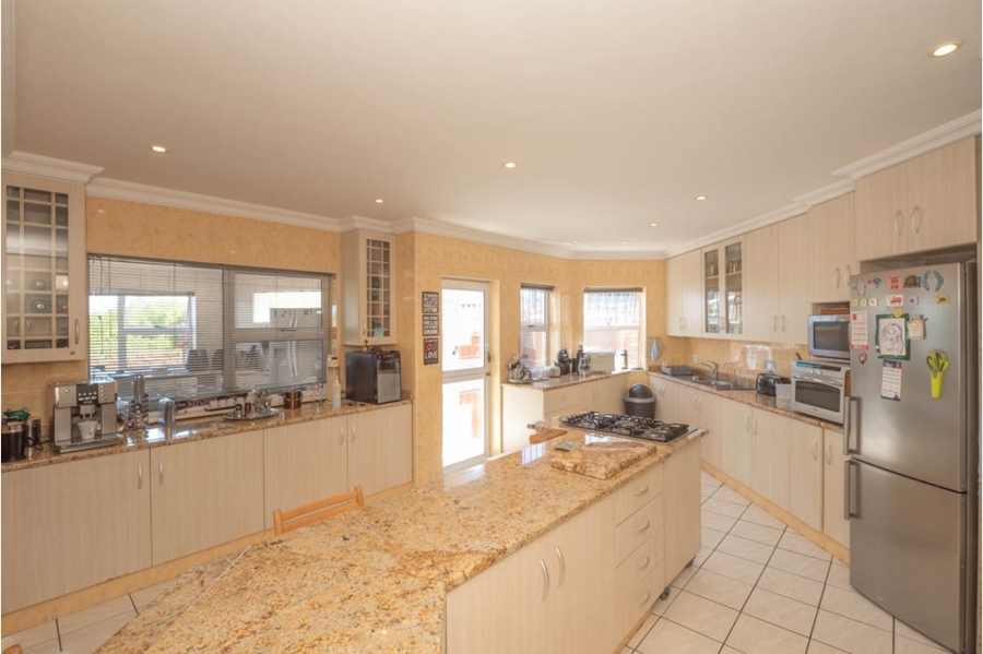6 Bedroom Property for Sale in Humerail Eastern Cape